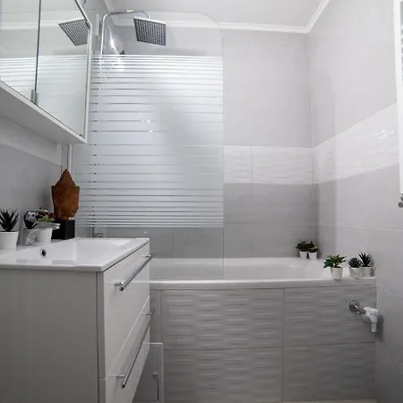 Comfort 18 - Spacious 2-Bedroom Apartment With Balcony 米什科尔茨