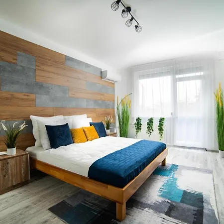 Comfort 18 - Spacious 2-bedroom With Balcony