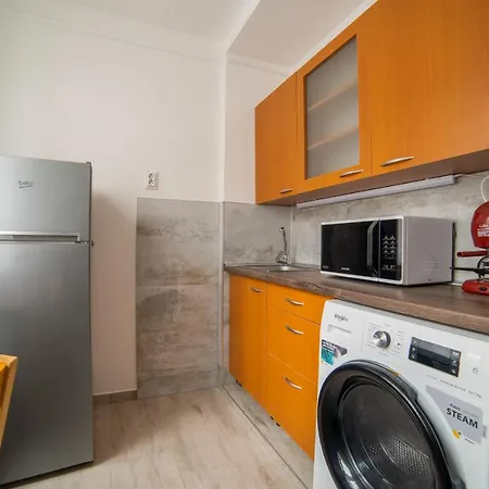 Comfort 18 - Spacious 2-bedroom With Balcony *
