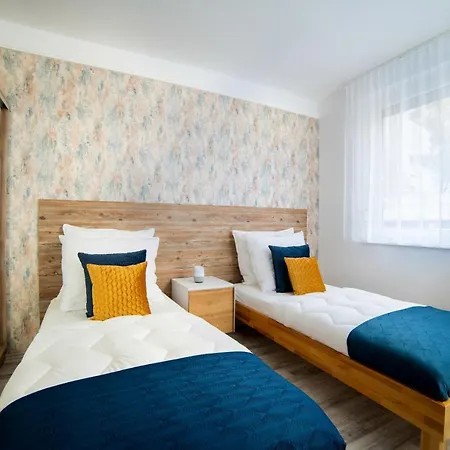 Comfort 18 - Spacious 2-bedroom With Balcony