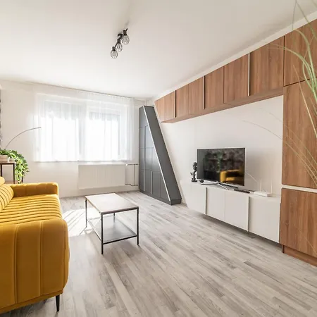 Comfort 18 - Spacious 2-Bedroom Apartment With Balcony 米什科尔茨