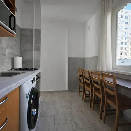 Comfort 18 - Spacious 2-bedroom With Balcony