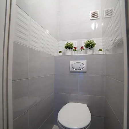 Comfort 18 - Spacious 2-bedroom With Balcony Daire