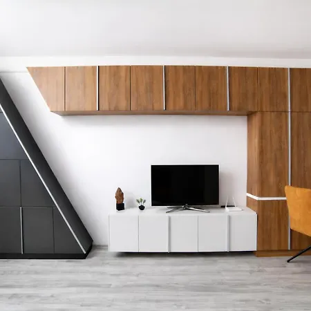 Comfort 18 - Spacious 2-bedroom With Balcony Daire Miskolc