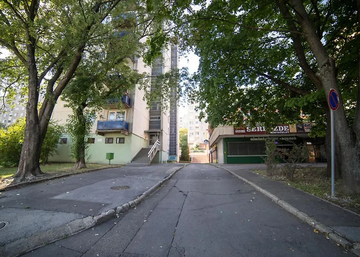 Lägenhet Comfort 18 - Spacious 2-bedroom With Balcony Miskolc