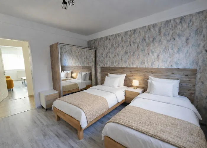 Апартаменты Comfort 18 - Spacious 2-bedroom With Balcony Мишкольц