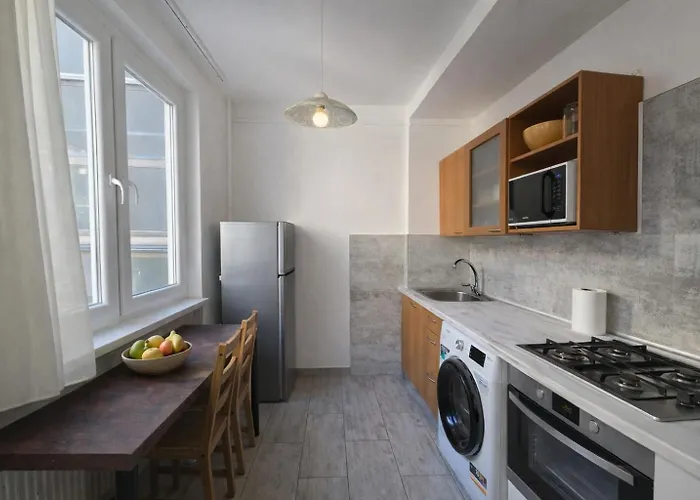 Comfort 18 - Spacious 2-bedroom With Balcony Мишкольц
