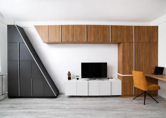 Comfort 18 - Spacious 2-bedroom With Balcony Апартаменты Мишкольц